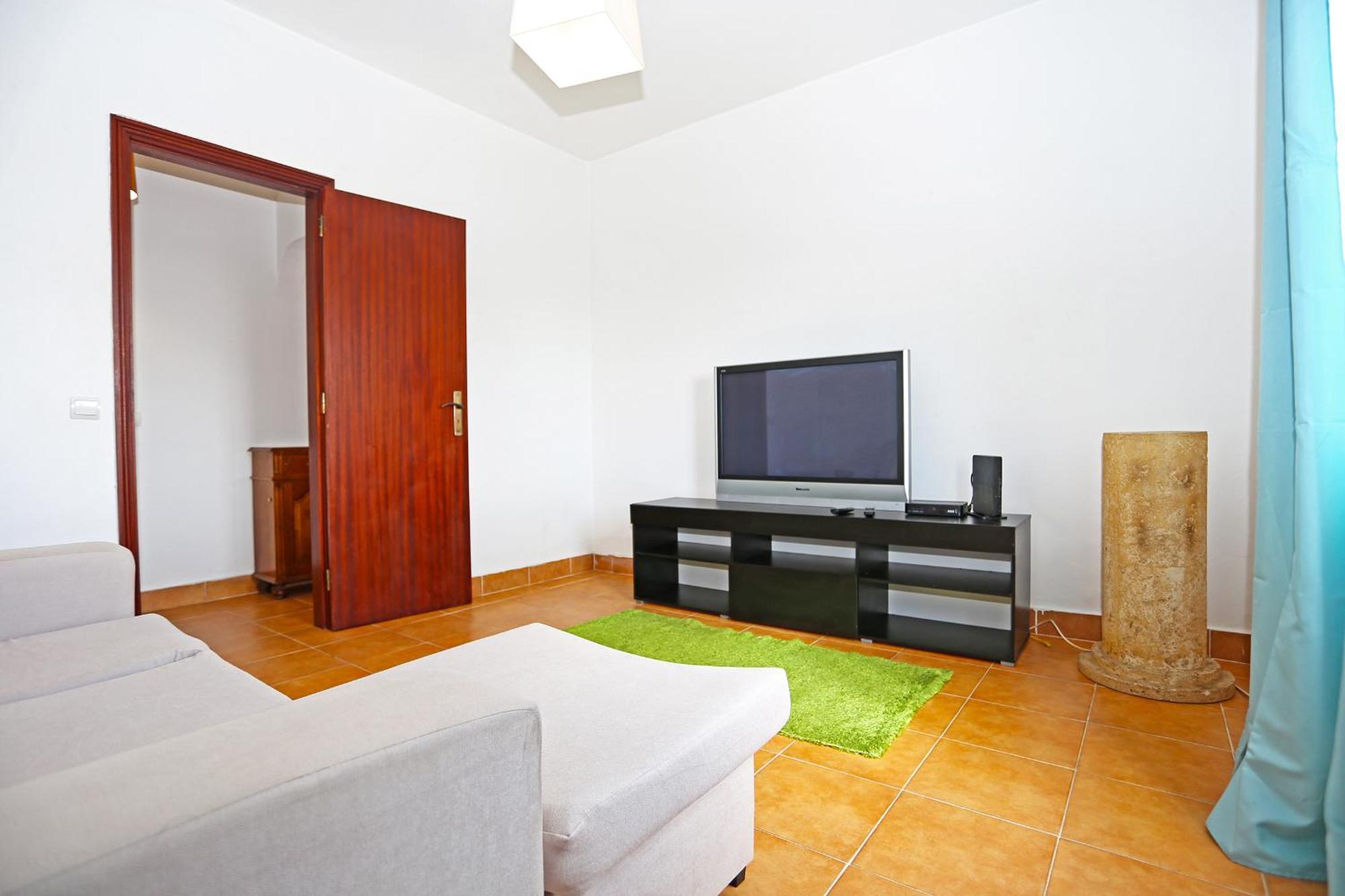 B99 - Muralhas In Apartment Lagos