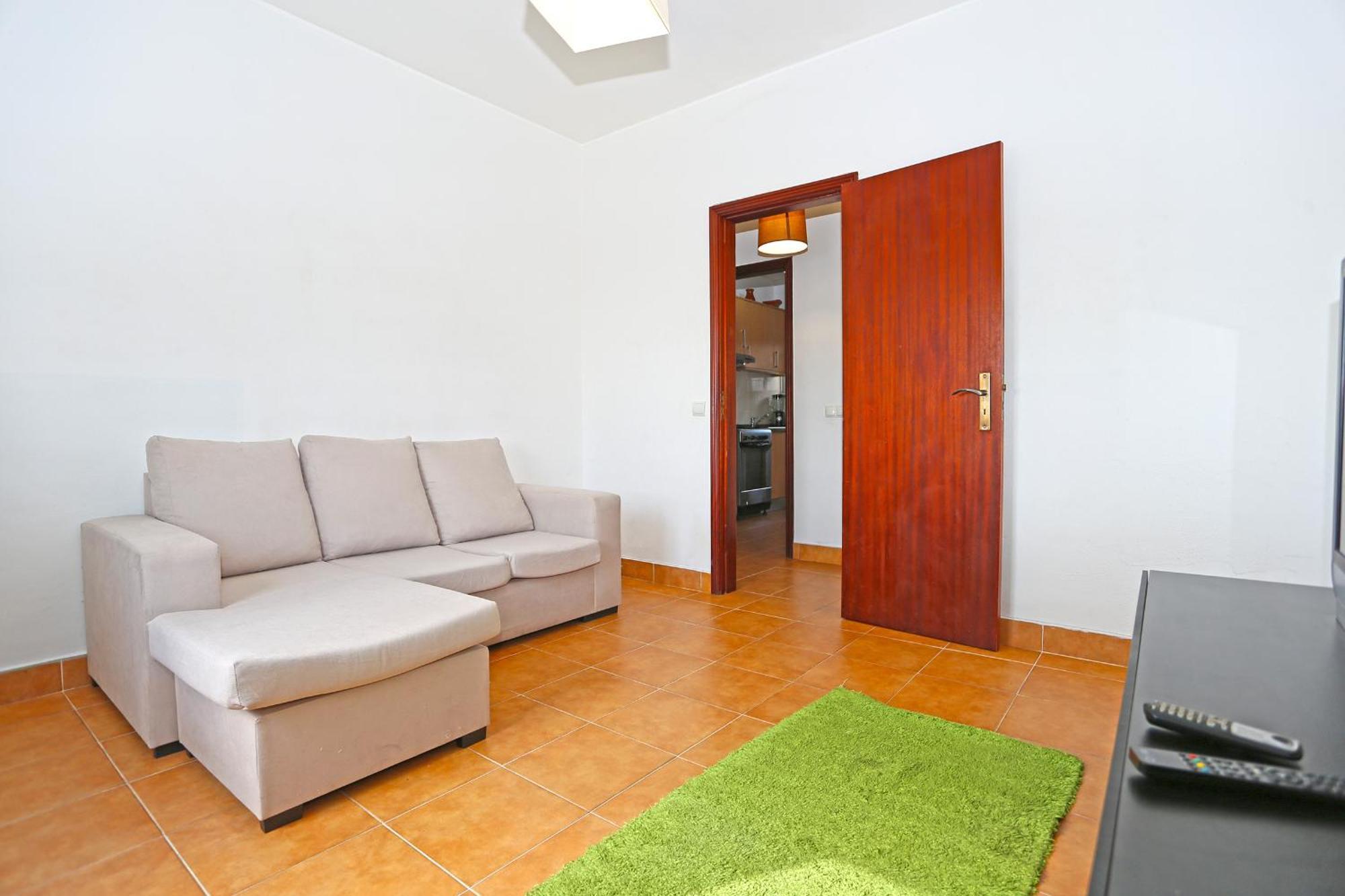 B99 - Muralhas In Apartment Lagos