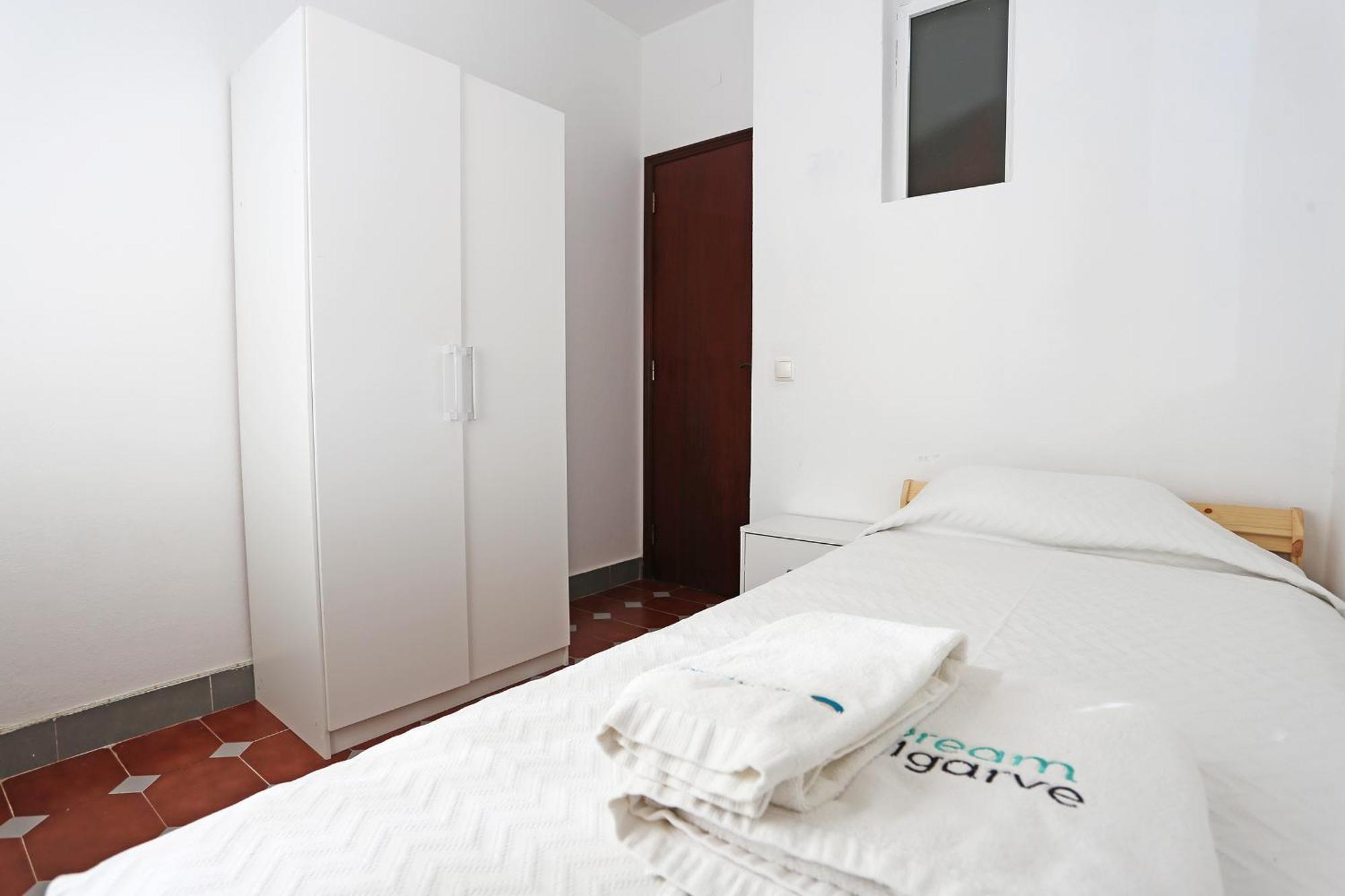Apartment B99 - Muralhas In