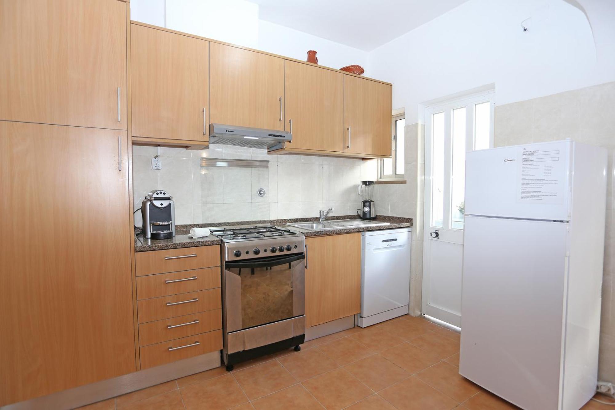 B99 - Muralhas In Apartment *